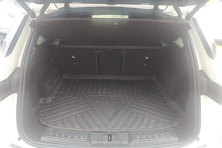 Used Land Rover Range Evoque 2020 249 PS R-DYNAMIC S Sport Edition Trunk
