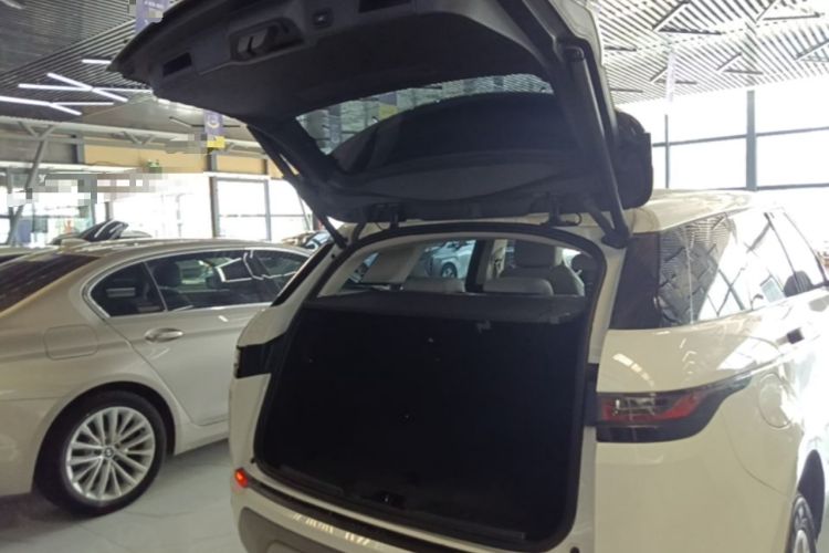 Used Land Rover Range Evoque 2020 249 PS Youth Edition Trunk