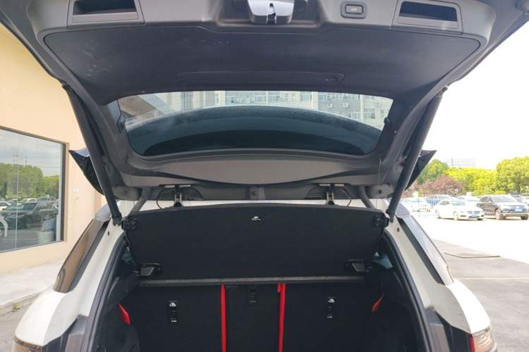 Used Land Rover Range Evoque 2020 249 PS R-DYNAMIC S First-Edition Sport Custom Edition Trunk