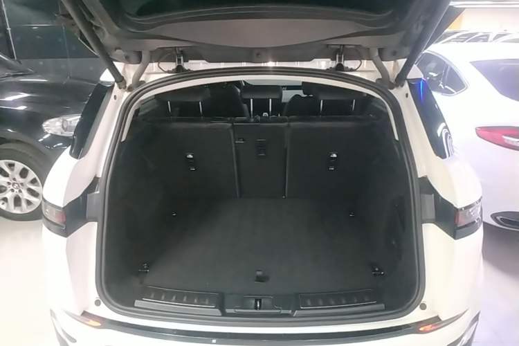 Used Land Rover Range Evoque 2020 249 PS R-DYNAMIC SE Sport Technology Edition Trunk
