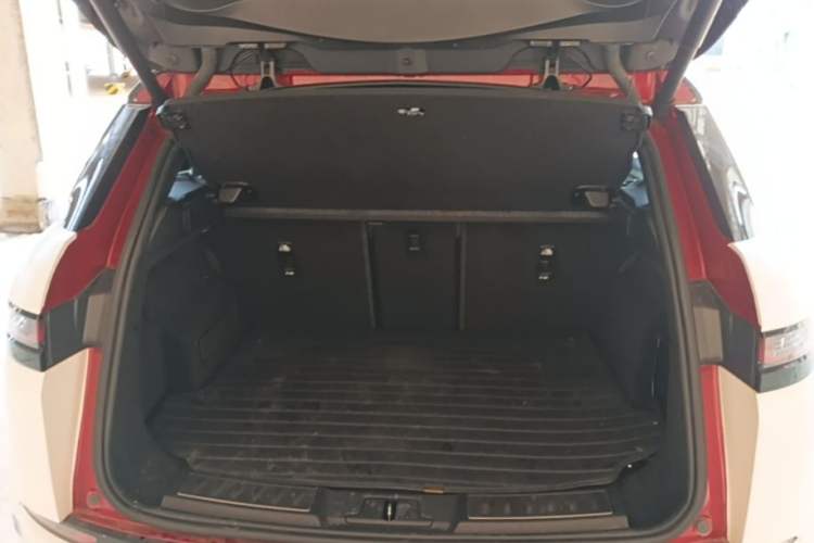 Used Land Rover Range Evoque 2020 249 PS R-DYNAMIC SE Sport Technology Edition Trunk