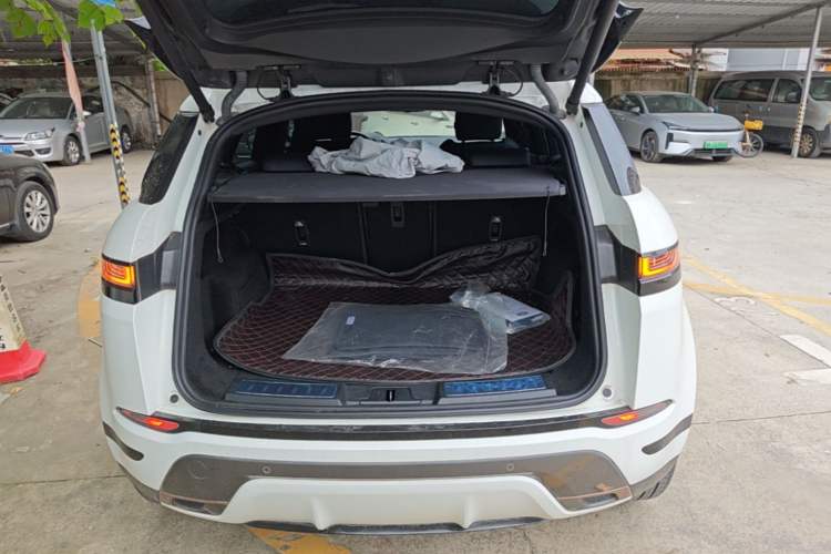 Used Land Rover Range Evoque 2020 249 PS R-DYNAMIC SE Sport Technology Edition Trunk