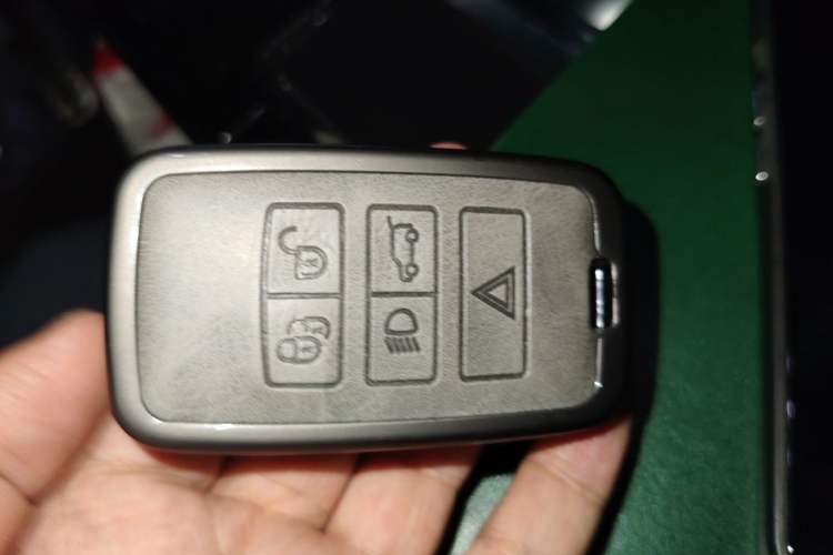 Used Land Rover Range Evoque 2020 249 PS R-DYNAMIC SE Sport Technology Edition Vehicle Key