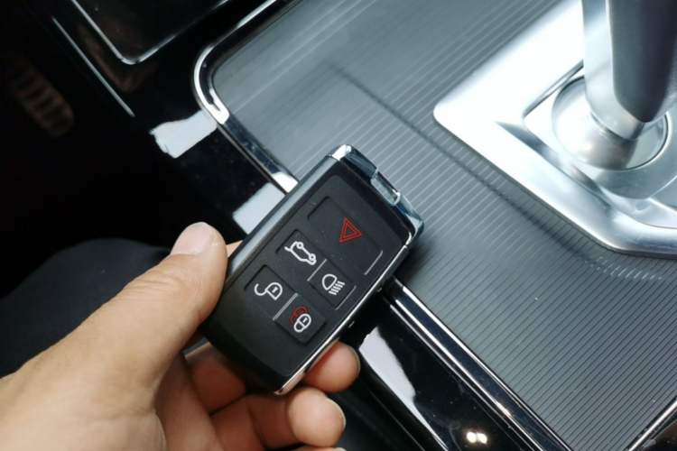 Used Land Rover Range Evoque 2020 249 PS R-DYNAMIC S Sport Edition Vehicle Key