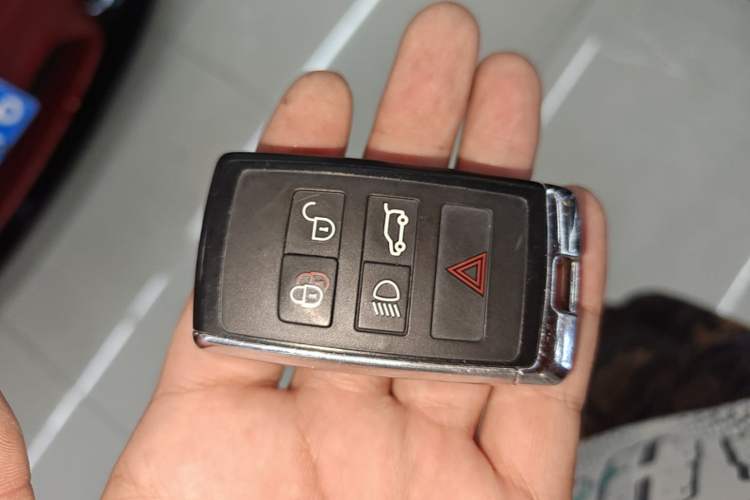 Used Land Rover Range Evoque 2020 249 PS R-DYNAMIC SE Sport Technology Edition Vehicle Key