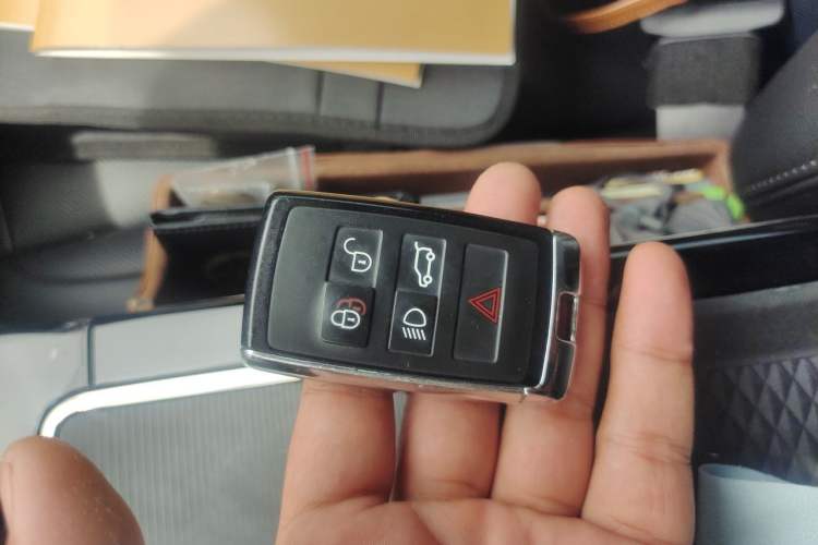 Used Land Rover Range Evoque 2020 249 PS R-DYNAMIC SE Sport Technology Edition Vehicle Key