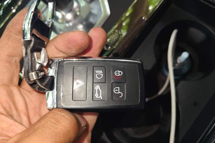 Used Land Rover Range Evoque 2020 249 PS R-DYNAMIC SE Sport Technology Edition Vehicle Key