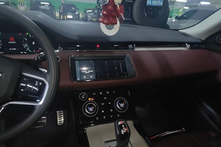 Used Land Rover Range Evoque 2021 Range Rover L 249 PS R-Dynamic SE Luxury Edition Audio And AC Panel