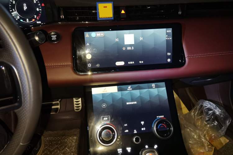Used Land Rover Range Evoque 2021 Range Rover Velar L 249PS R-Dynamic First Edition Audio And AC Panel