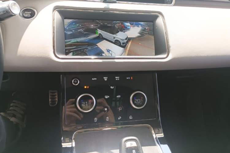 Used Land Rover Range Evoque 2021 Range Rover Velar 249 PS R-Dynamic S Performance Edition Audio And AC Panel