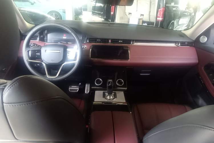 Used Land Rover Range Evoque 2021 Range Rover Velar 249 PS R-Dynamic HSE Luxury Edition Center Console