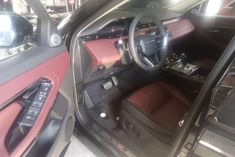 Used Land Rover Range Evoque 2021 Range Rover Velar 249 PS R-Dynamic HSE Luxury Edition Driver Seat