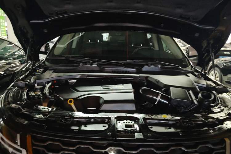 Used Land Rover Range Evoque 2021 Range Rover Velar L 249PS R-Dynamic First Edition Engine Bay