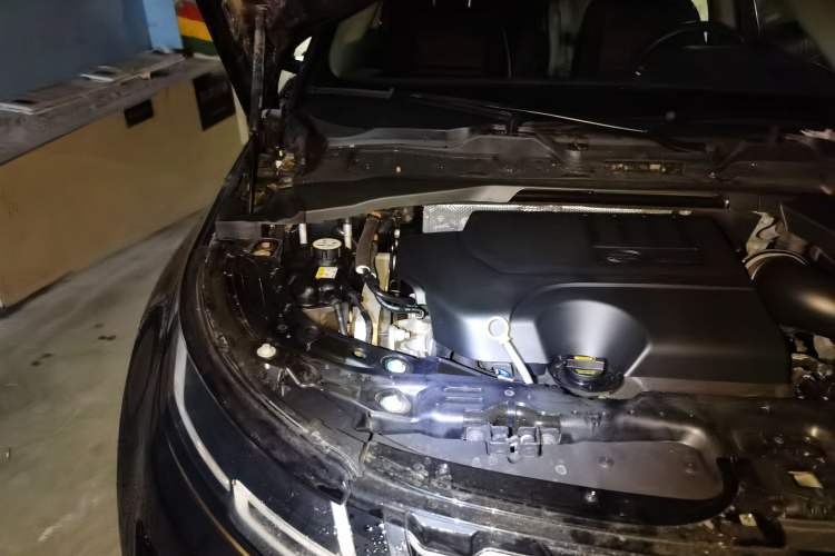 Used Land Rover Range Evoque 2021 Range Rover Velar L 249PS R-Dynamic First Edition Engine Bay Right