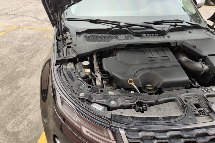 Used Land Rover Range Evoque 2021 Range Rover Velar 249 PS R-Dynamic S Performance Edition Engine Bay Right