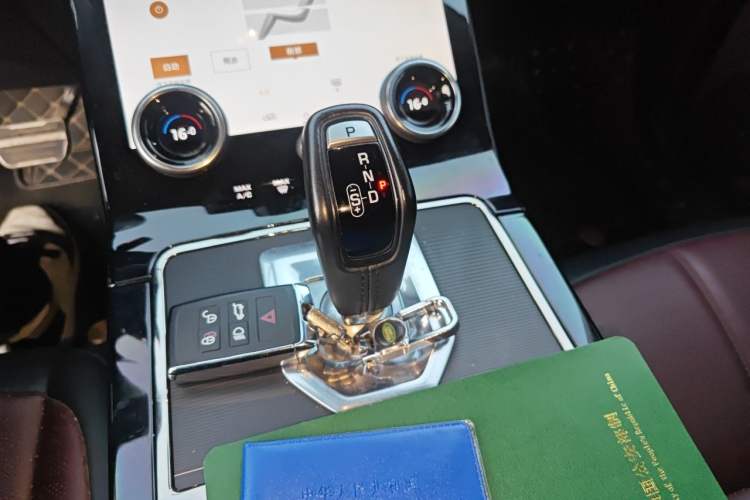 Used Land Rover Range Evoque 2021 Range Rover Velar L 249PS R-Dynamic First Edition Gear Lever