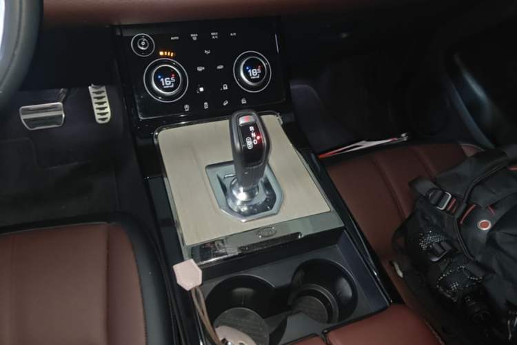 Used Land Rover Range Evoque 2021 Range Rover L 249 PS R-Dynamic SE Luxury Edition Gear Lever