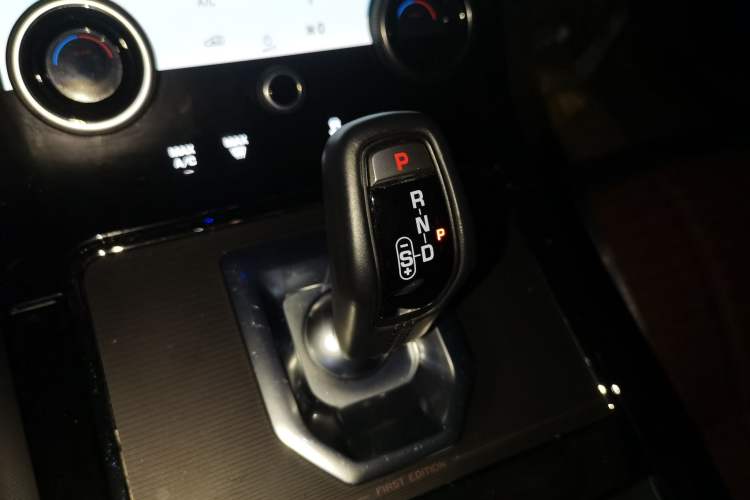 Used Land Rover Range Evoque 2021 Range Rover Velar L 249PS R-Dynamic First Edition Gear Lever