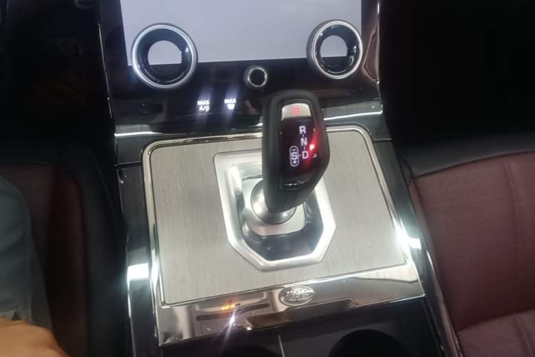 Used Land Rover Range Evoque 2021 Range Rover Velar 249 PS R-Dynamic HSE Luxury Edition Gear Lever
