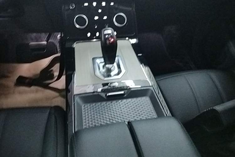 Used Land Rover Range Evoque 2021 Range Rover Velar 249 PS R-Dynamic HSE Luxury Edition Gear Lever