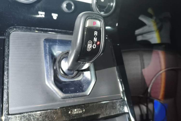 Used Land Rover Range Evoque 2021 Range Rover Velar L 249PS R-Dynamic First Edition Gear Lever