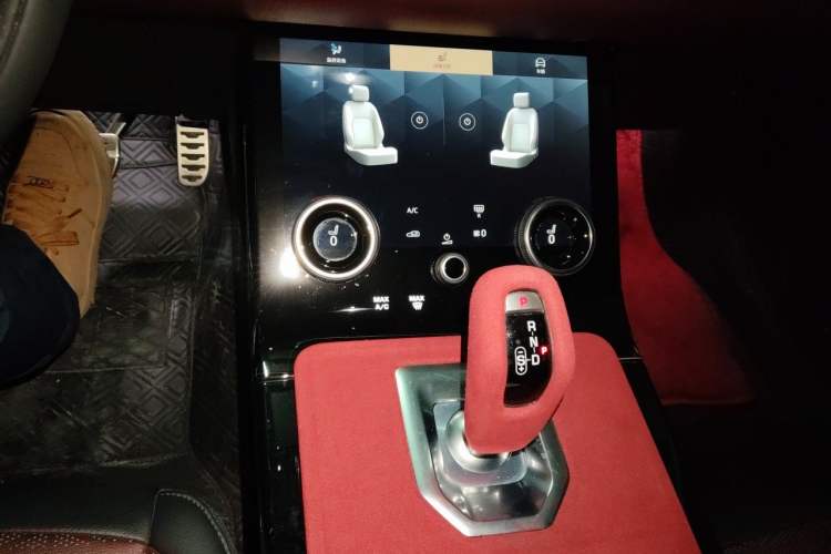 Used Land Rover Range Evoque 2021 Range Rover Velar L 249PS R-Dynamic First Edition Gear Lever