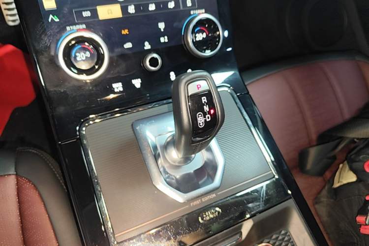 Used Land Rover Range Evoque 2021 Range Rover Velar 249 PS R-Dynamic HSE Luxury Edition Gear Lever