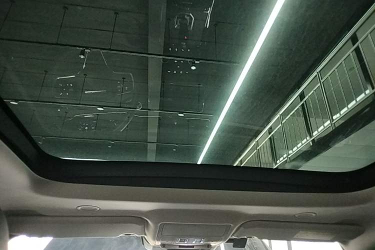 Used Land Rover Range Evoque 2021 Range Rover Velar 249 PS R-Dynamic HSE Luxury Edition Headliner