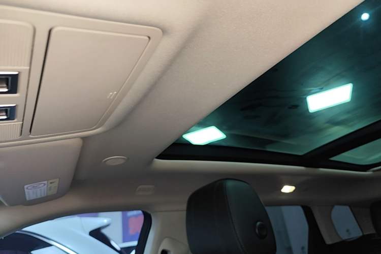 Used Land Rover Range Evoque 2021 Range Rover Velar 249 PS R-Dynamic HSE Luxury Edition Headliner