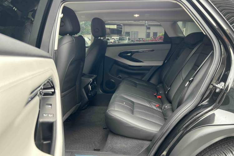 Used Land Rover Range Evoque 2021 Range Rover Velar 249 PS R-Dynamic S Performance Edition Interior 3