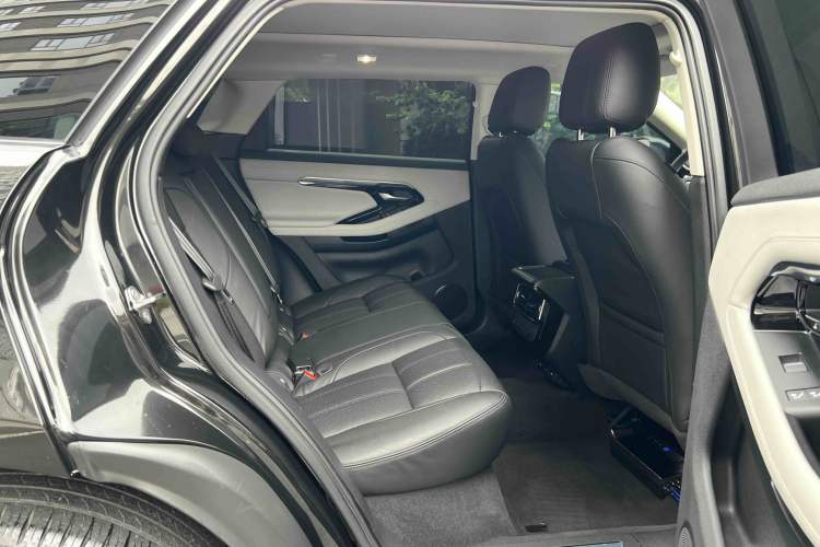 Used Land Rover Range Evoque 2021 Range Rover Velar 249 PS R-Dynamic S Performance Edition Interior 4