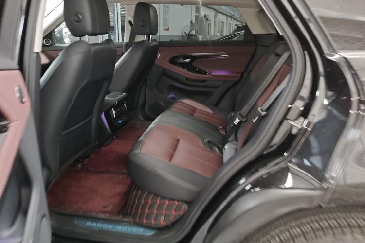 Used Land Rover Range Evoque 2021 Range Rover Velar 249 PS R-Dynamic S Performance Edition Interior 4