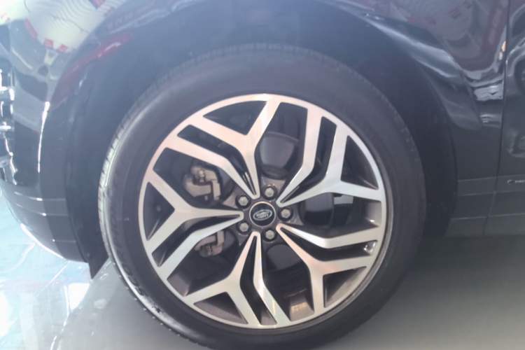 Used Land Rover Range Evoque 2021 Range Rover Velar L 249PS R-Dynamic First Edition Left Front Wheel Hub