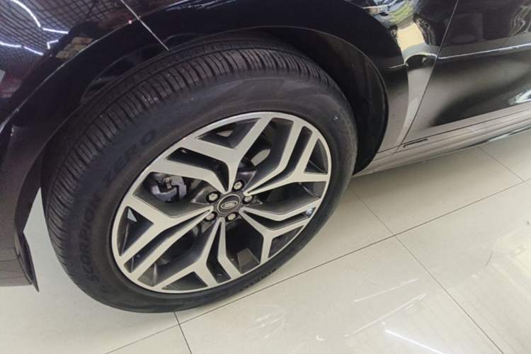 Used Land Rover Range Evoque 2021 Range Rover Velar L 249PS R-Dynamic First Edition Left Front Wheel Hub