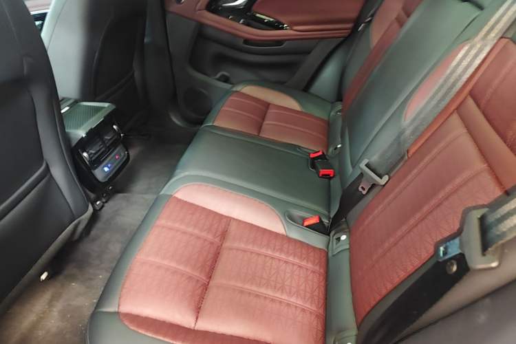 Used Land Rover Range Evoque 2021 Range Rover Velar 249 PS R-Dynamic HSE Luxury Edition Left Rear Seat