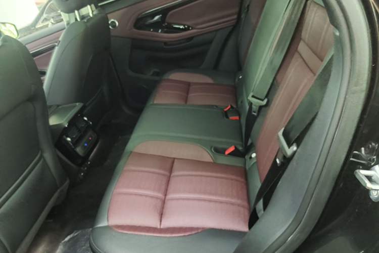 Used Land Rover Range Evoque 2021 Range Rover Velar L 249PS R-Dynamic First Edition Left Rear Seat