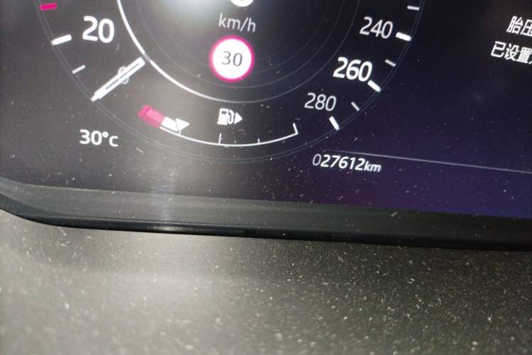 Used Land Rover Range Evoque 2021 Range Rover Velar L 249PS R-Dynamic First Edition Odometer Close Up