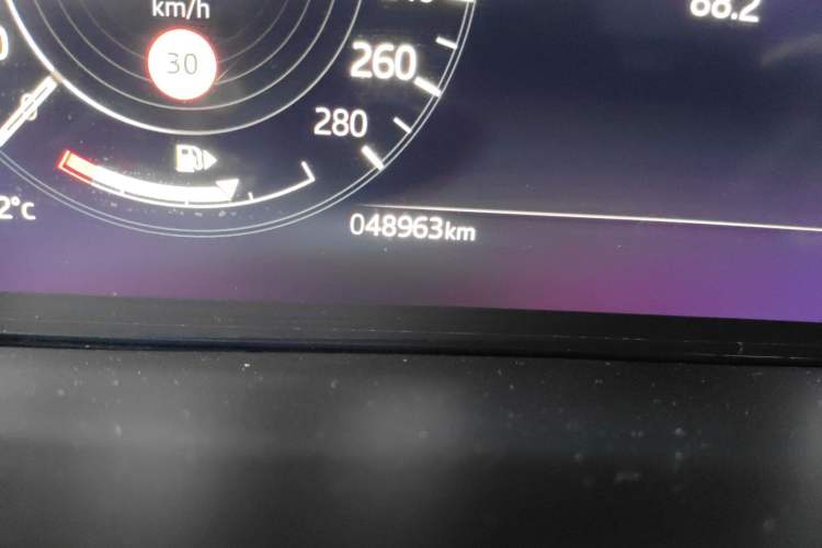 Used Land Rover Range Evoque 2021 Range Rover Velar L 249PS R-Dynamic First Edition Odometer Close Up
