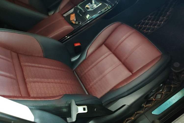 Used Land Rover Range Evoque 2021 Range Rover Velar L 249PS R-Dynamic First Edition Right Front Seat