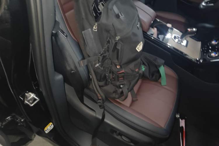 Used Land Rover Range Evoque 2021 Range Rover L 249 PS R-Dynamic SE Luxury Edition Right Front Seat