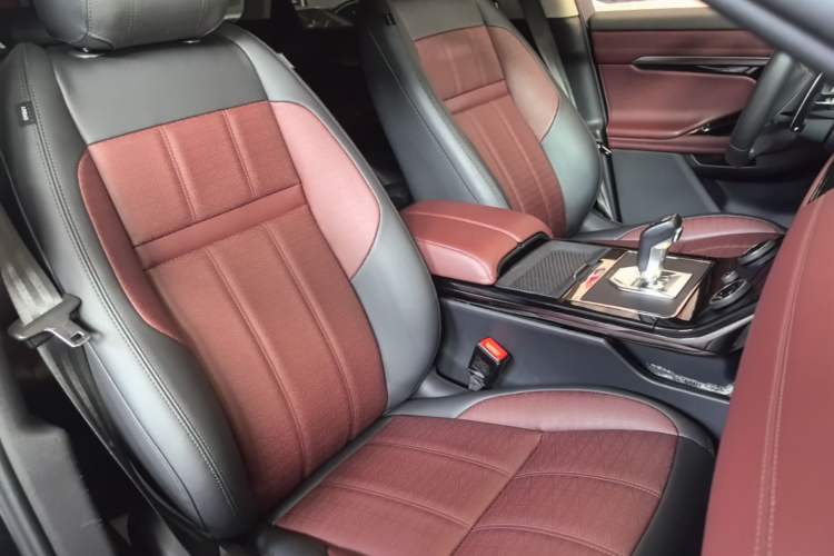 Used Land Rover Range Evoque 2021 Range Rover Velar L 249PS R-Dynamic First Edition Right Front Seat