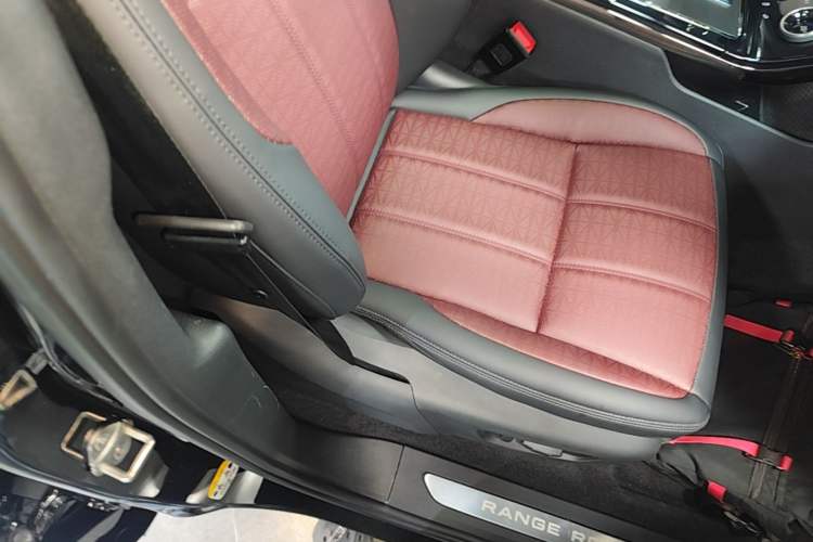 Used Land Rover Range Evoque 2021 Range Rover Velar 249 PS R-Dynamic HSE Luxury Edition Right Front Seat