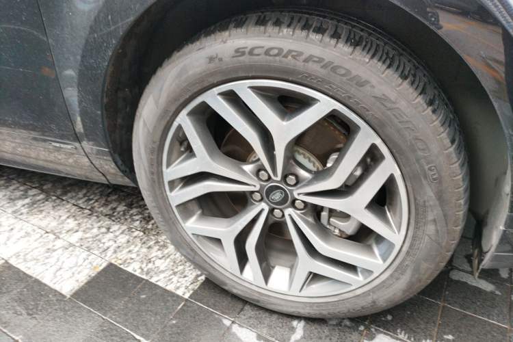 Used Land Rover Range Evoque 2021 Range Rover Velar L 249PS R-Dynamic First Edition Right Front Wheel Hub