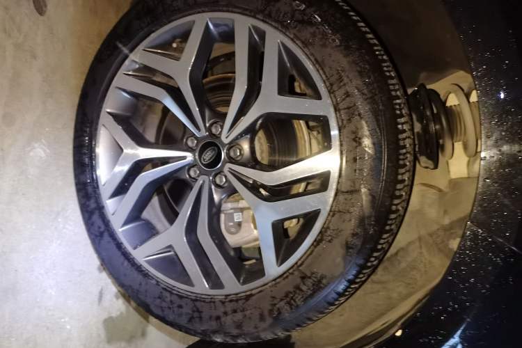 Used Land Rover Range Evoque 2021 Range Rover Velar L 249PS R-Dynamic First Edition Right Front Wheel Hub