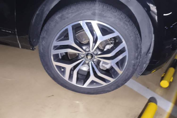 Used Land Rover Range Evoque 2021 Range Rover Velar L 249PS R-Dynamic First Edition Right Front Wheel Hub