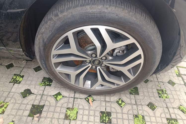 Used Land Rover Range Evoque 2021 Range Rover Velar L 249PS R-Dynamic First Edition Right Front Wheel Hub