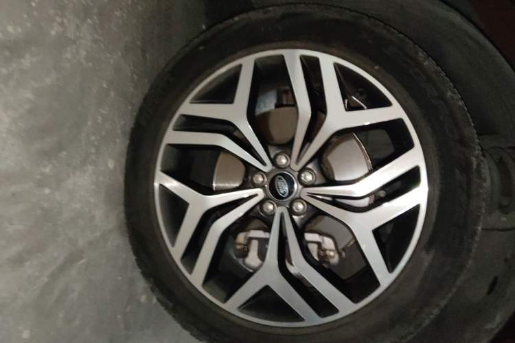 Used Land Rover Range Evoque 2021 Range Rover Velar L 249PS R-Dynamic First Edition Right Front Wheel Hub