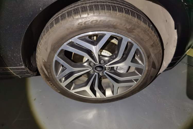 Used Land Rover Range Evoque 2021 Range Rover Velar L 249PS R-Dynamic First Edition Right Front Wheel Hub