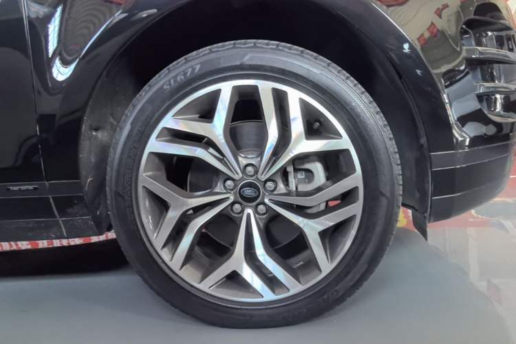 Used Land Rover Range Evoque 2021 Range Rover Velar L 249PS R-Dynamic First Edition Right Rear Wheel Hub