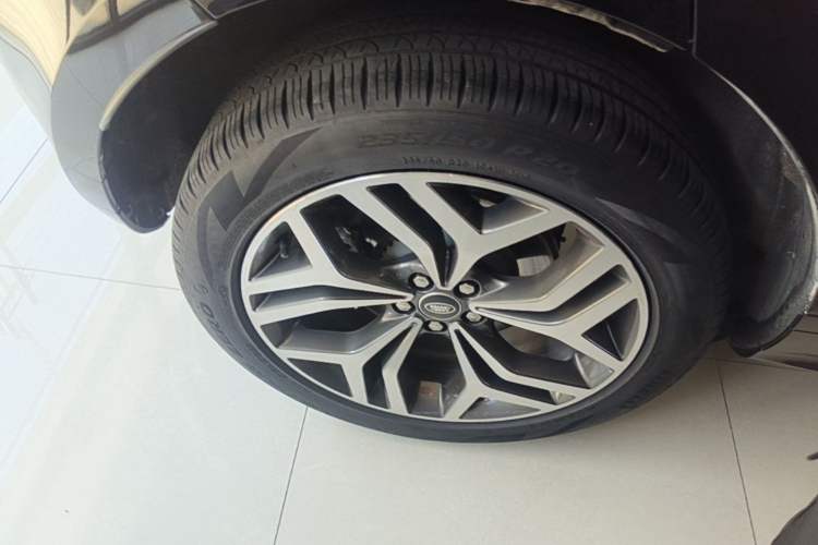 Used Land Rover Range Evoque 2021 Range Rover Velar L 249PS R-Dynamic First Edition Right Rear Wheel Hub